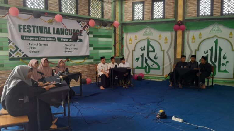 Lomba Debat Ilmiah Menggunakan Bahasa Arab Pada Festival Bahasa 2024 Berlangsung Seru