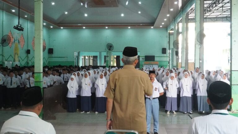 Mengutip Bait Kitab Imrithy, Direktur Pendidikan At-Tawazun Menjadi Inspektur Apel HSP 2024