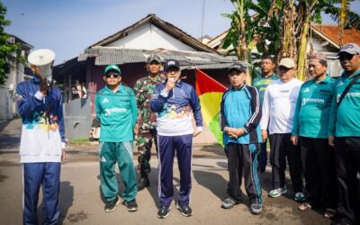 Polsek dan Koramil Kalijati Kawal Kirab Santri At-Tawazun, Warga RW 02 Ikut Meriahkan dengan Aksi Bersih-Bersih