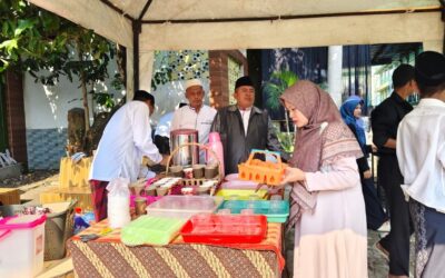 Jamaah Haji KBIHU At-Tawazun dan Musholla Baitul Makmur Kalijati Timur Bagikan 1000 Kopi dan Minuman Segar pada Perayaan Maulid Nabi Muhammad SAW di Pondok Pesantren At-Tawazun