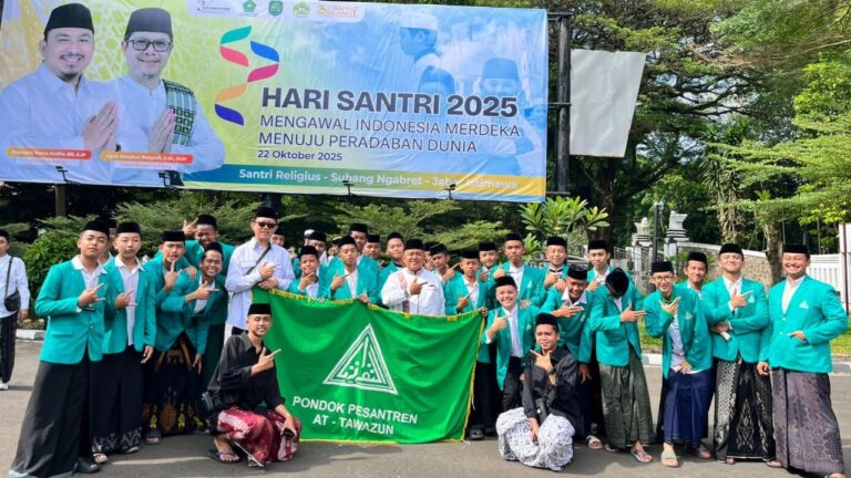 Santri At-Tawazun Ikuti Upacara Hari Santri Nasional Tingkat Kabupaten Subang