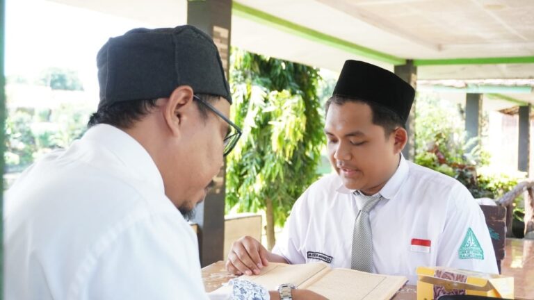 Di Tangan Santri Ada Buku, Di Hatinya Ada Ikhtiar, Saatnya Buktikan Usaha di Masa Ujian!