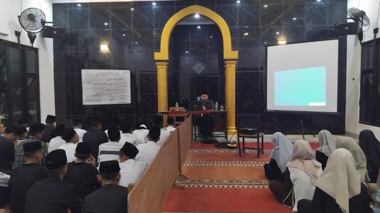 Majelis Salafiyah Ponpes At-Tawazun Gelar Seminar Metodologi Pembacaan Kitab Kuning bagi Santri Kelas VII MTs
